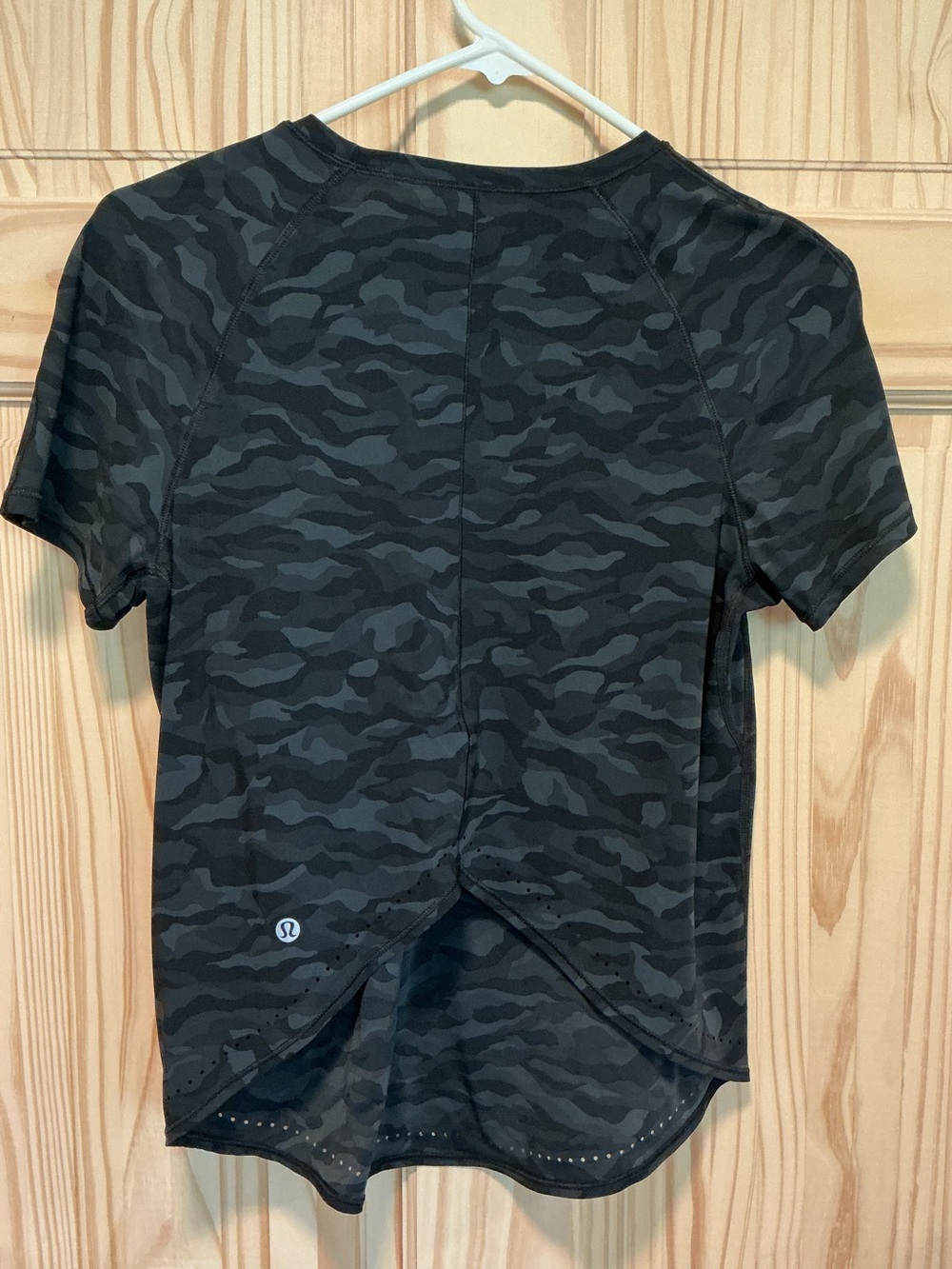 Lululemon Rise and Run Short Sleeve Shirt XS/S Camo - Picture 2 of 3